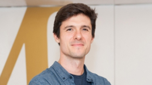 Dr. César Esteves